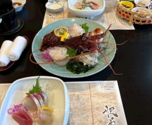呼子の伊勢海老の活き造り